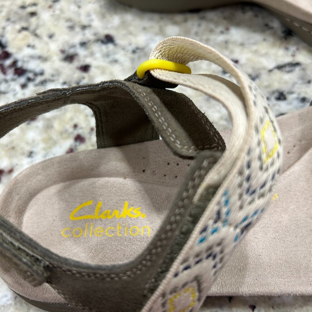 Clarks Collection Amanda Sprint Olive Suede Open Toe Slingback Sanda Size 8.5M - Picture 8 of 8